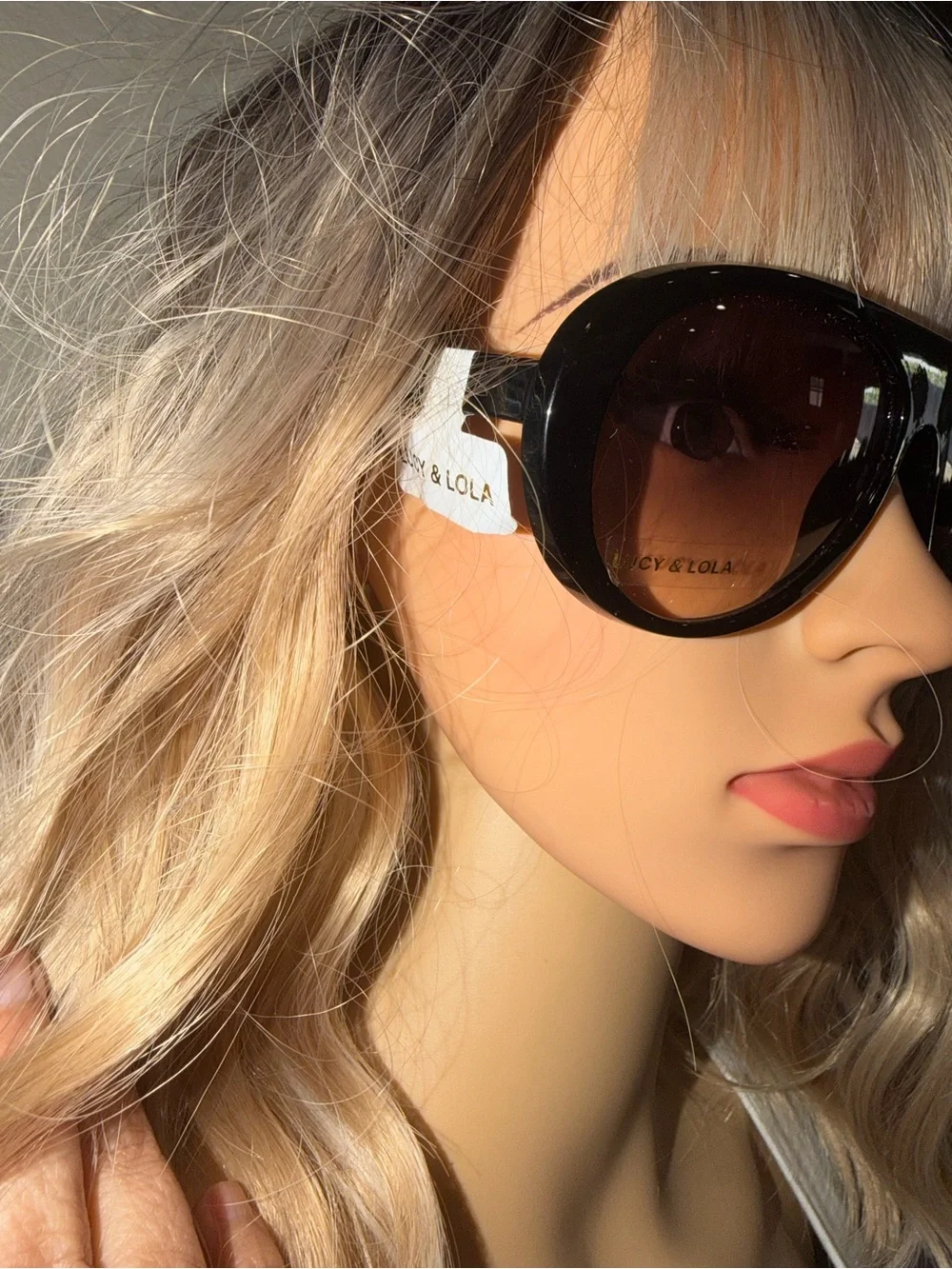 Women’s Black Frame Sunglasses with Brown Gradient Lenses